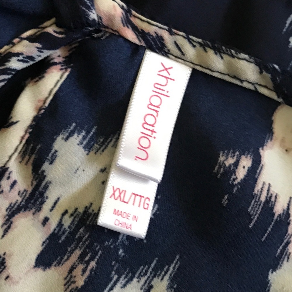 Xhilaration blue floral top w. lace sleeve detail - Picture 3 of 3